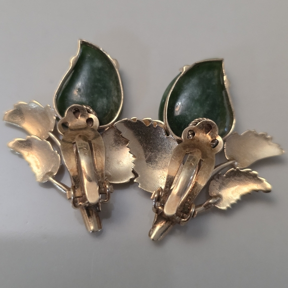 14 Karat Gold Leaf Clip-On Earrings with Green Jade Heart Leaves - Picture 4 of 11